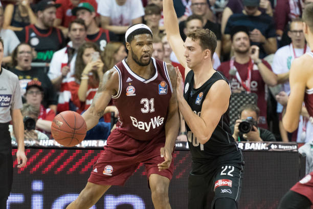 森纳稳步前 森纳稳步前