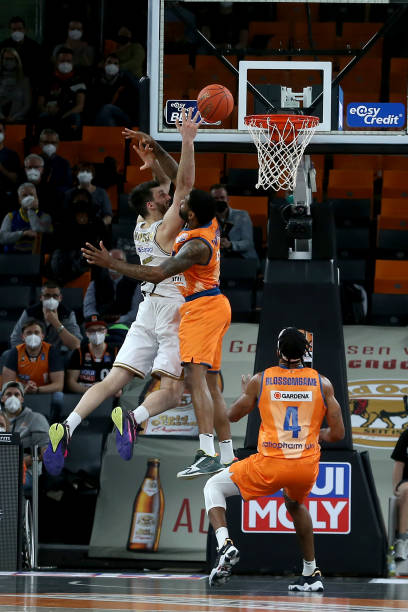 队的正面对 队的正面对